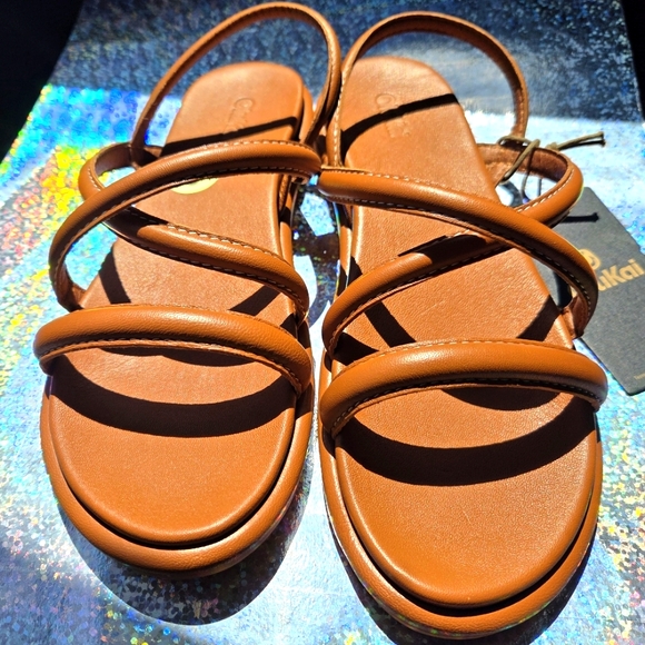 NWT $130 Olukai Women's Tiare Strappy Sandals, Full Grain Leather Size 9 - Picture 1 of 10